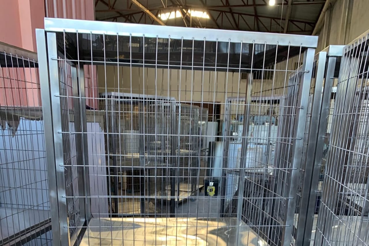 Fogão industrial de seis bocas fabricado em aço inox