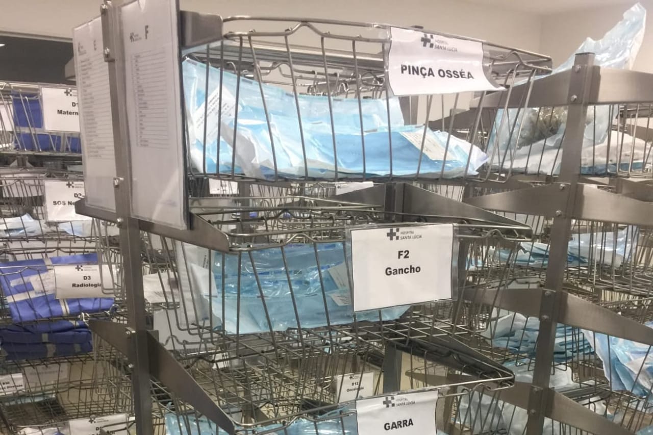 Suportes e cestos em aço inox para central de material esterilizado
